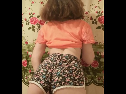 ❤️ Neska gazte sexy galtzak kentzen kameraren aurrean Izorra gugan ❌