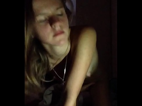 ❤️ Neska bat masturbatzen da eta cums Izorra gugan ❌