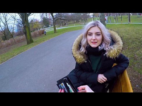 ❤️ Ezezagun baten esperma beroa irensten du diruaren truke - Eva Elfie-k parkean putz egin du Izorra gugan ❌