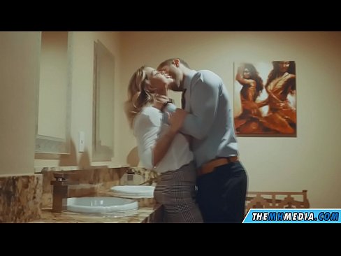 ❤️ Ilehoria busti batek komun publiko batean seduzitzen zaituenean Izorra gugan ❌